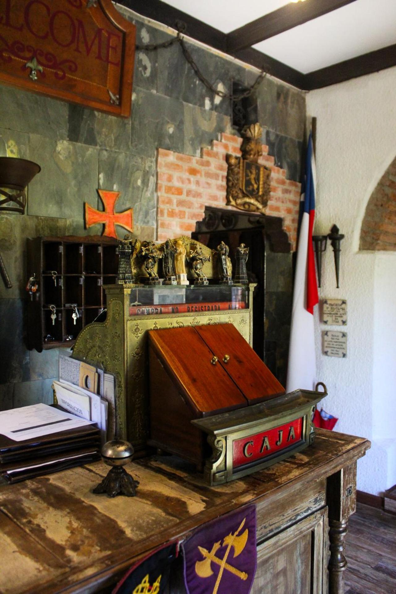 Castillo Medieval Vina del Mar Bagian luar foto